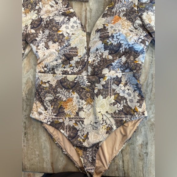 Women’s AQUA BLU Kismet Sophia One Piece short sleeve swimsuit. Size US 10 - Picture 5 of 12